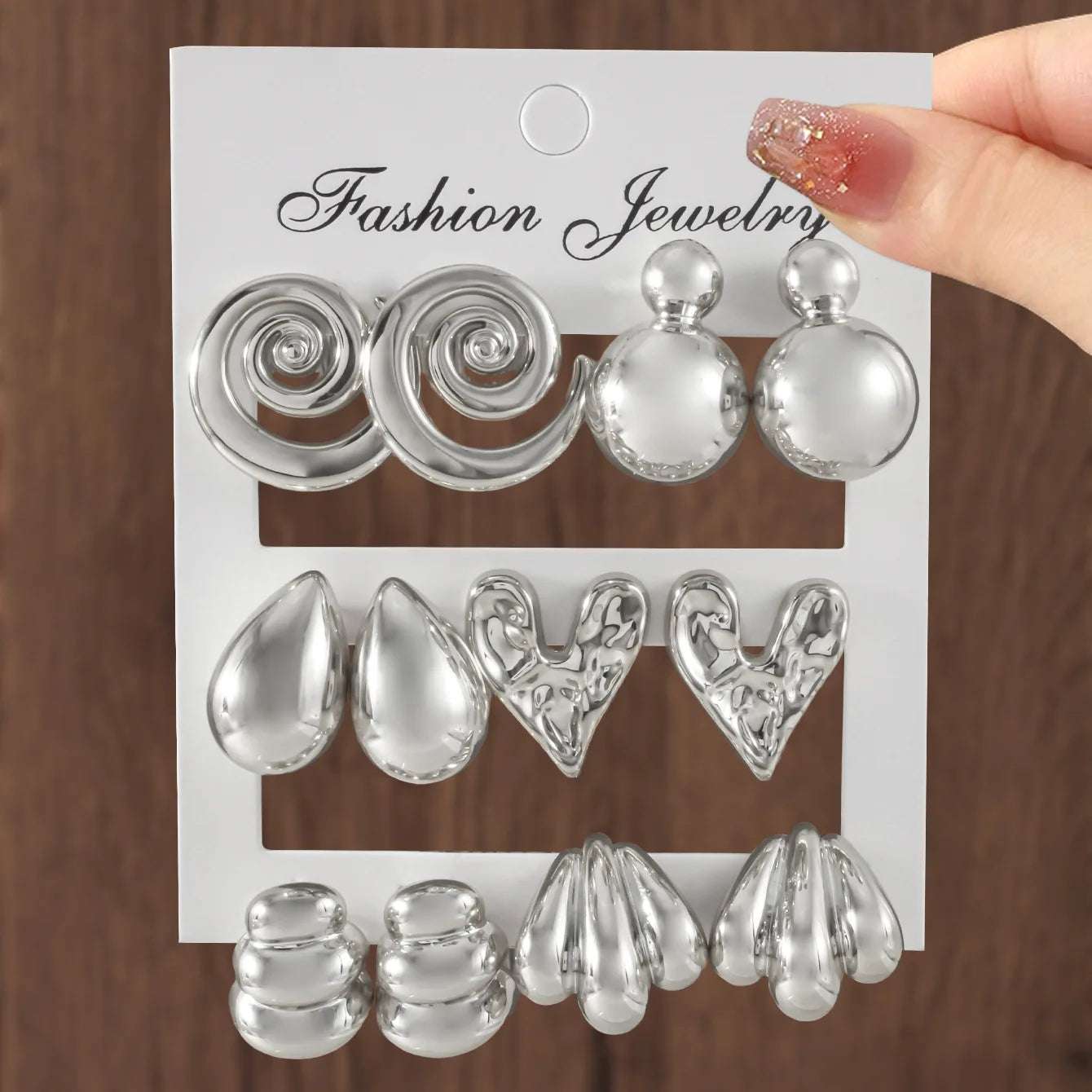 Fashionable Hot Selling Heart-shaped Geometric Shaped Earrings for Women with High-end and Exaggerated Gloss Resin Earrings